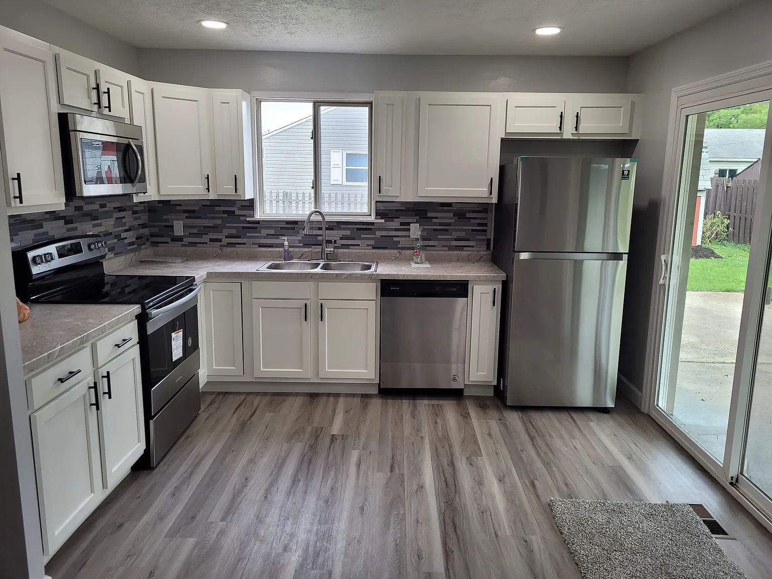 3 bed, 1075 sqft, $1,495 — Photo 4
