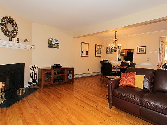 3rd image of 6 E Adrian Ct
