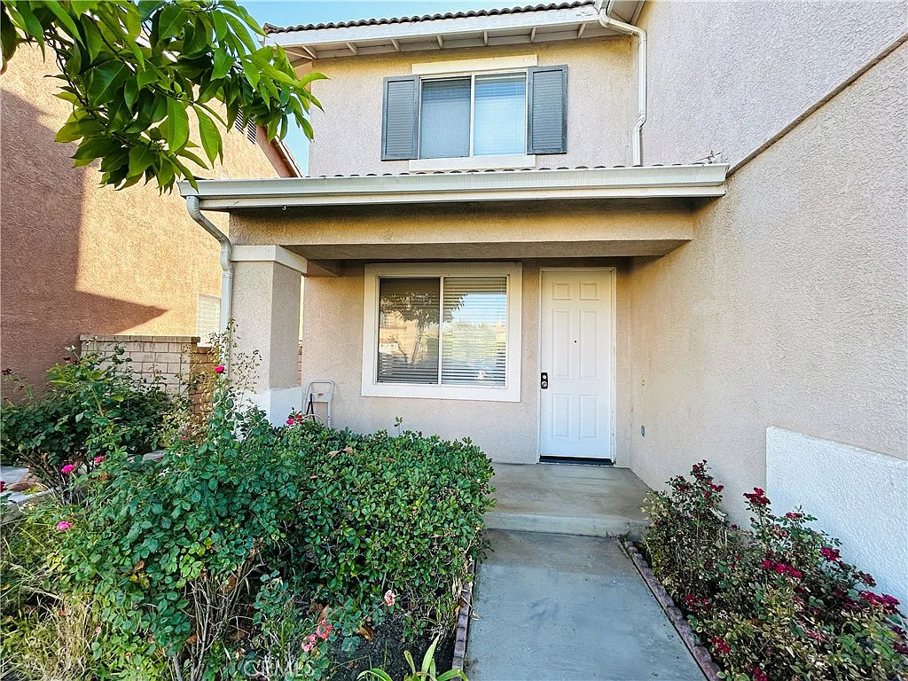4 bed, 2.5 bath, 2000 sqft, $3,750 — Photo 3
