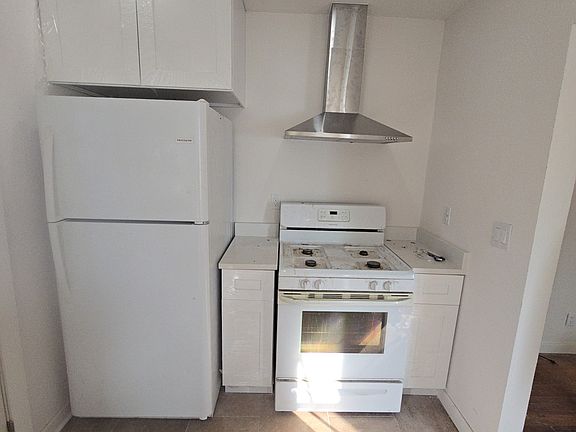 4th image of 1539 Edison Dr