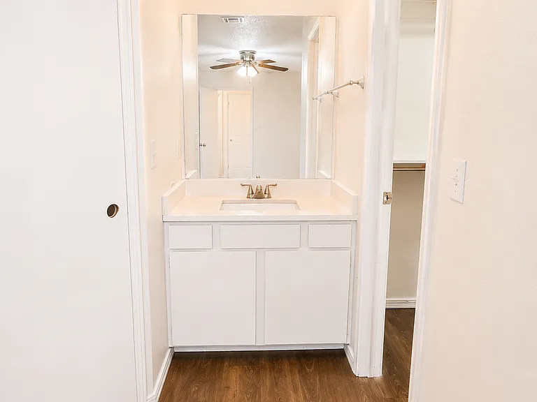 1216 Sunvalley Dr — Photo 7