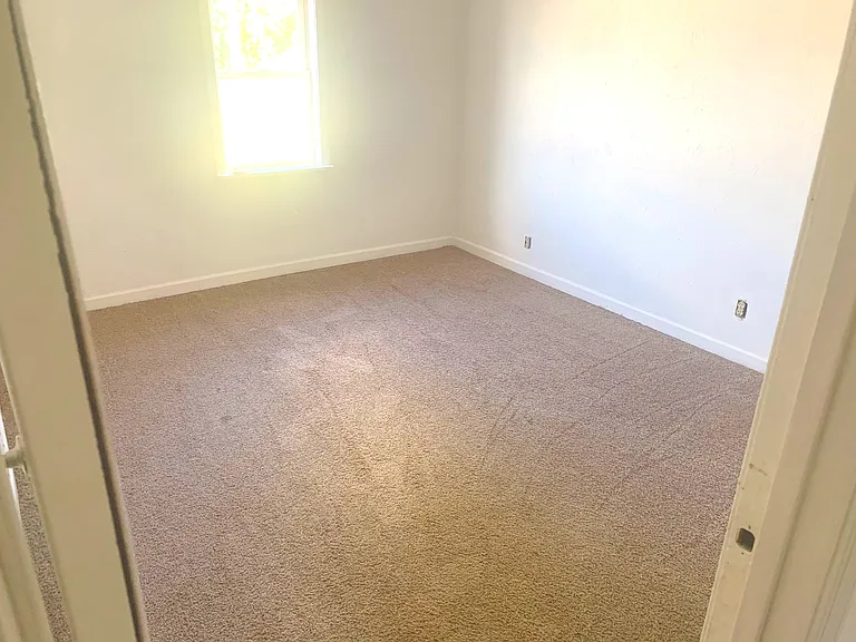 4010 K Dr S #B — Photo 3