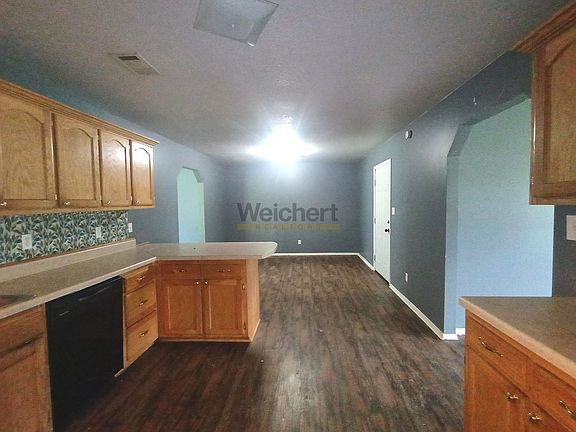 4th image of 703 N 10th Ave
