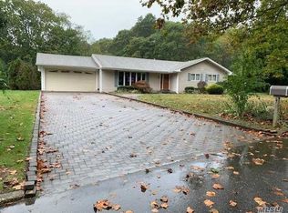 3 Grayon Dr, Dix Hills, NY 11746