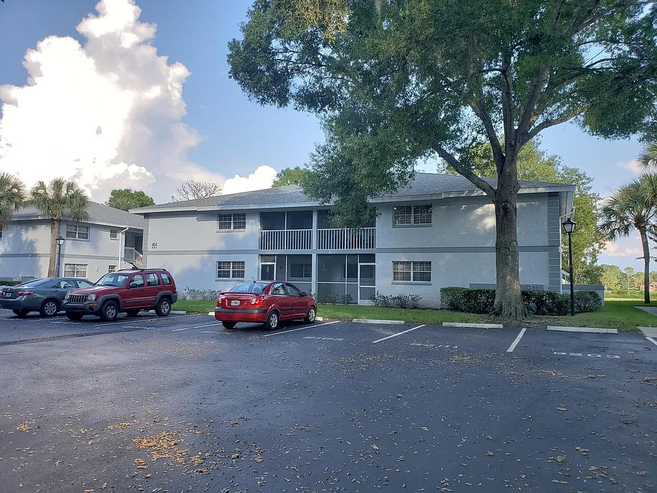 454 Fairways Cir #B103