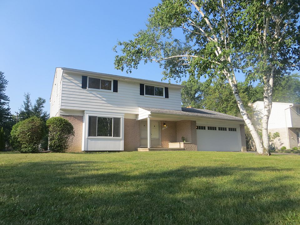 Brick Colonial in great neighborhood