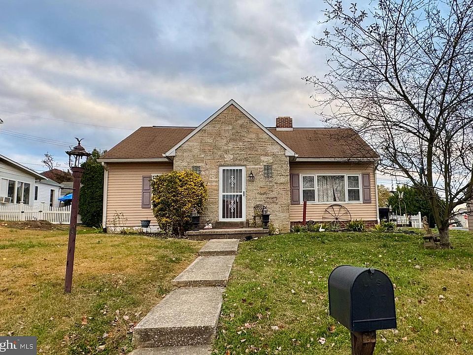 1st image of 1321 Canterbury Ln