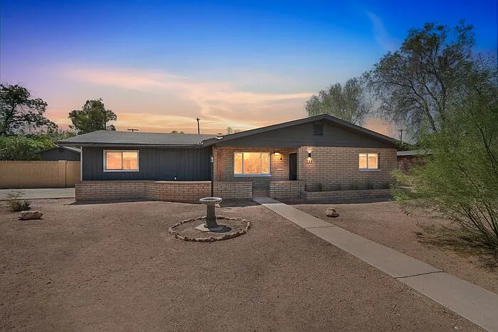 3 bed, 2.0 bath, 1822 sqft, $2,295 — Photo 3
