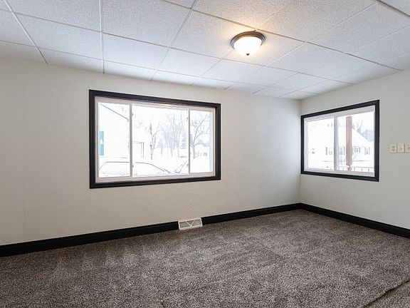 5th image of 914 N 10th Ave