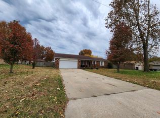 6840 W Lone Oak St, Springfield, MO 65803