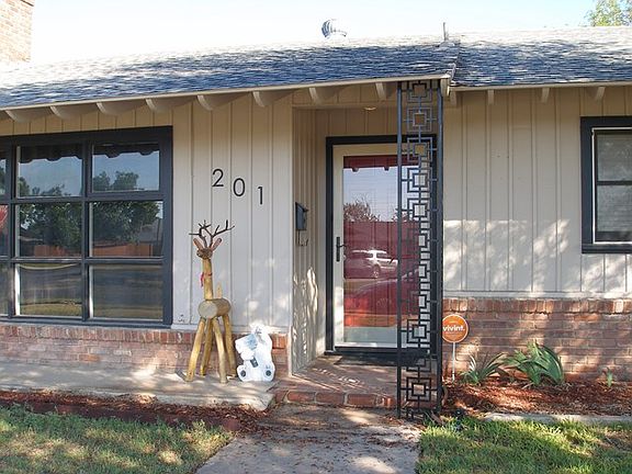 4th image of 201 N Eisenhower Dr