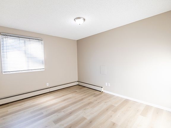 5th image of 4646 73rd St NW