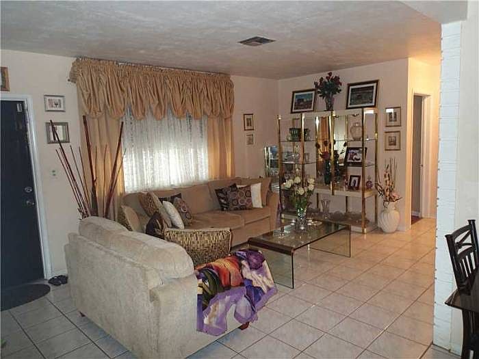 2nd image of 7560 Juniper St