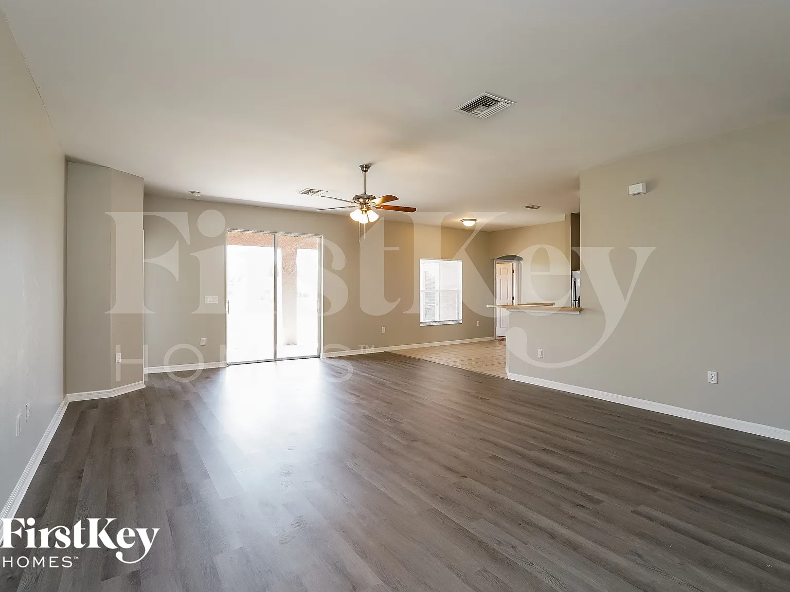 4 bed, 3.0 bath, 2343 sqft, $2,560 — Photo 4