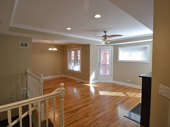 2nd image of 1638 W Greenleaf Ave #46