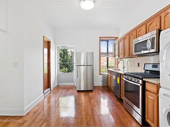 2nd image of 179 Sackett St APT 1