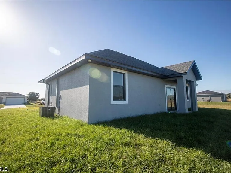 1150 Darling St E — Photo 18