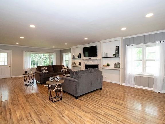 2nd image of 803 E Highland Ave