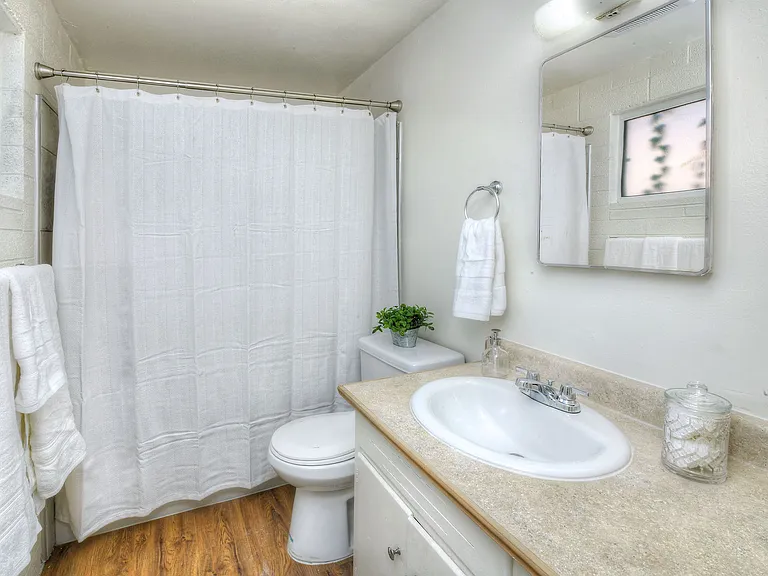 Lofts $900-$1000
