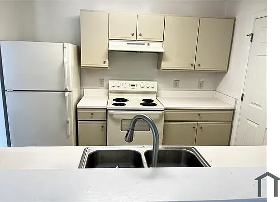 3 bed, 1400 sqft, $1,900 — Photo 4