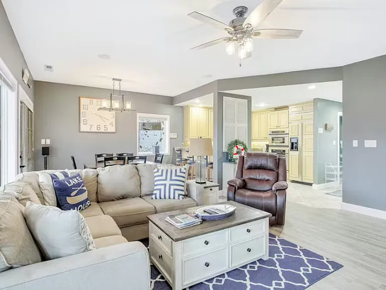 250 Emerald Bay Dr #2C — Photo 2