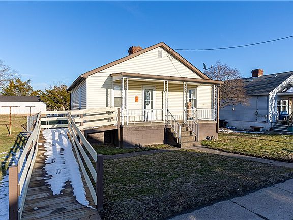 2nd image of 207 Jane St #E