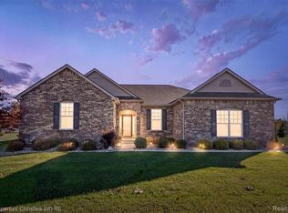 61119 Mustang Dr, South Lyon, MI 48178