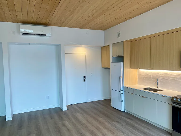 154 Broadway #502 — Photo 4