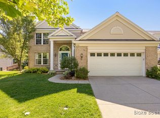 546 Rock Hollow Dr NE, Rockford, MI 49341