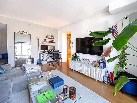 5th image of 200 Chambers St APT 19F