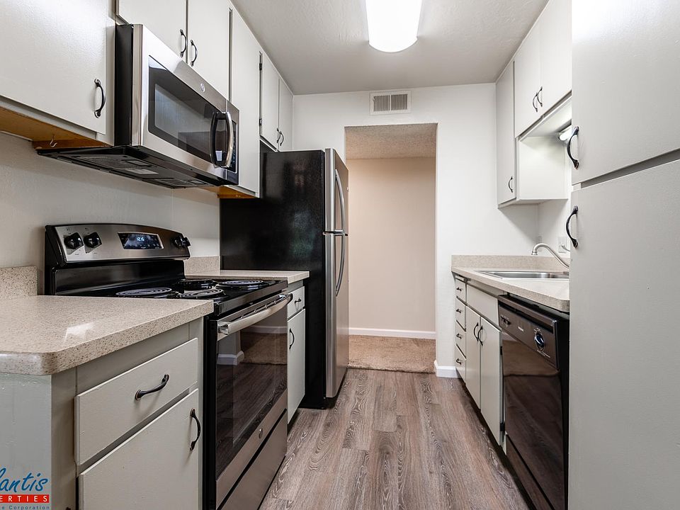 1st image of 300 Tradewinds Dr APT 6