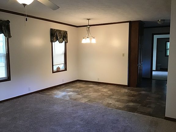 4th image of 900 W Columbia St #10