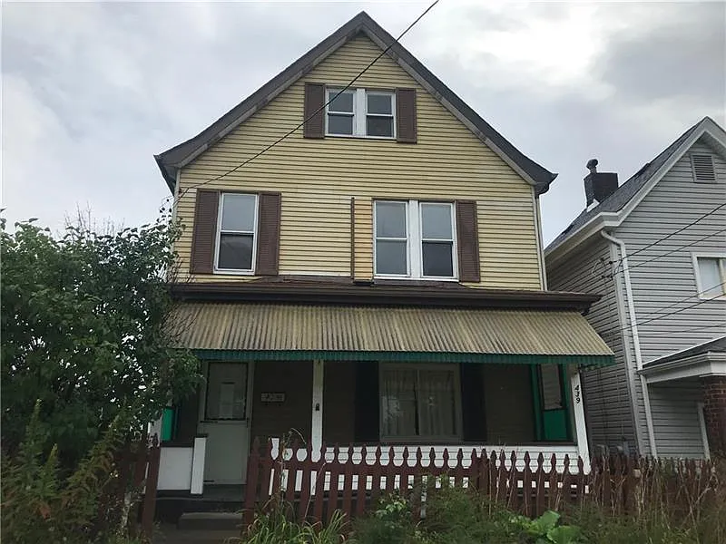 439 Madison St photo 1
