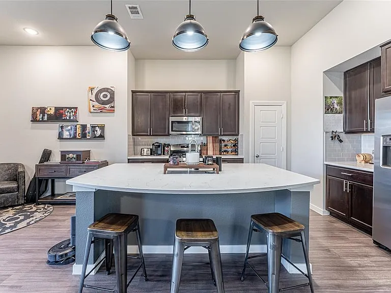 1593 Kessler Dr — Photo 4