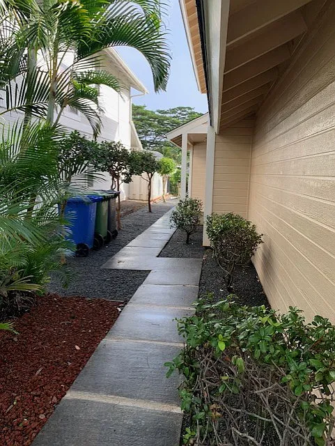 4 bed, 1317 sqft, $4,300 — Photo 2