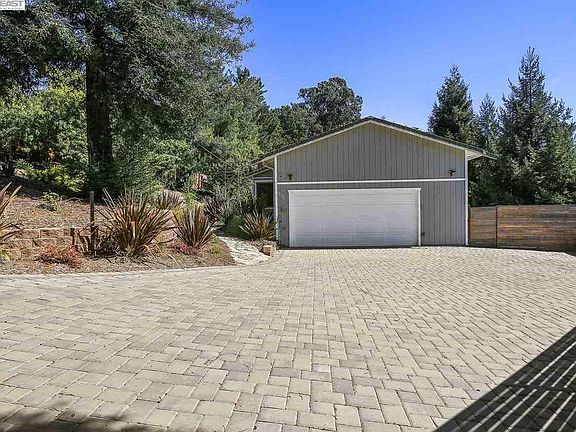 3rd image of 4820 Commonwealth Dr