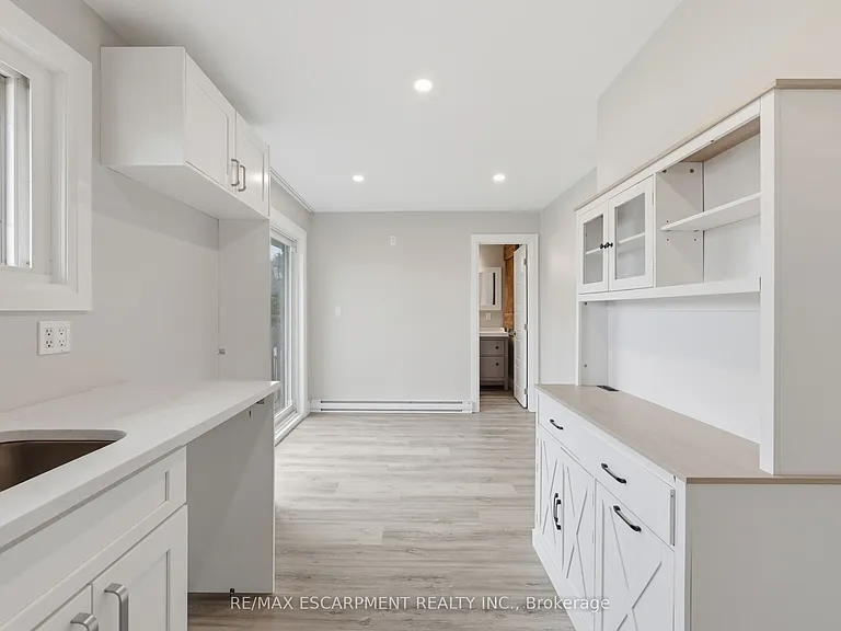 891 Centre Rd — Photo 13