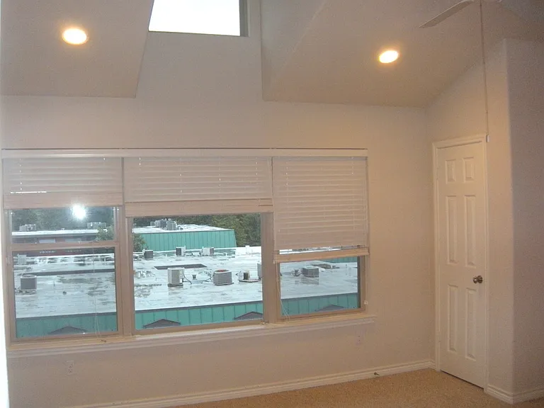 305 E 31st St #4 — Photo 13