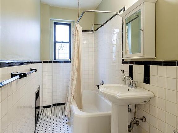 2nd image of 125 Hawthorne St APT 1K