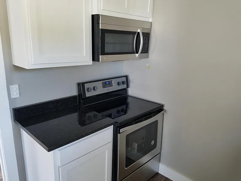 1206 NW 13th St — Photo 13