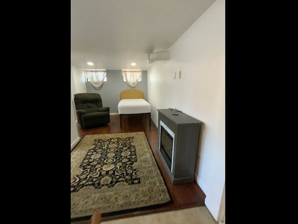 1st image of 497 E 9th St