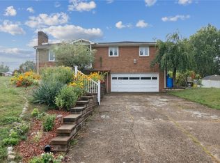 1236 Fox Terrier Dr, Bethel Park, PA 15102