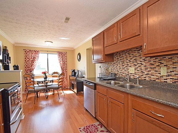 5th image of 9484 Woodland Hills Dr