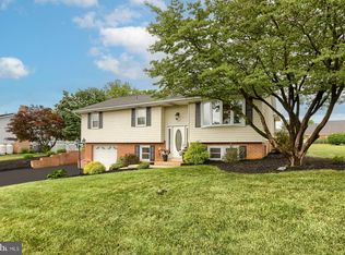 1824 Rhoda Ave, Mount Joy, PA 17552
