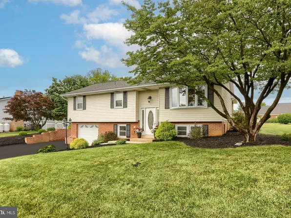 1824 Rhoda Ave, Mount Joy, PA 17552