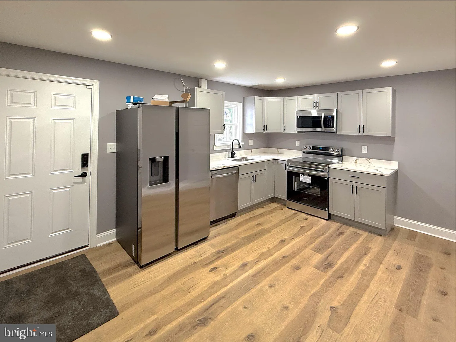 4 bed, 2.5 bath, 3319 sqft, $3,400 — Photo 4