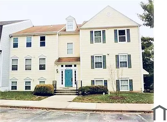 20313 Beaconfield Ter — Photo 2
