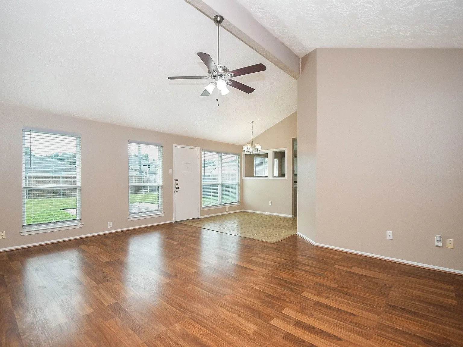 3 bed, 2.0 bath, 1244 sqft, $1,950 — Photo 3