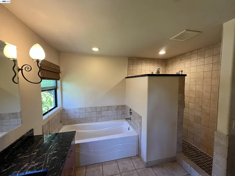 7957 Michigan Ave — Photo 12
