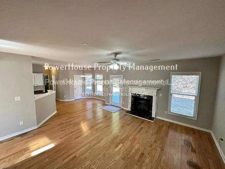 2403 Walnut Tree Ln — Photo 30